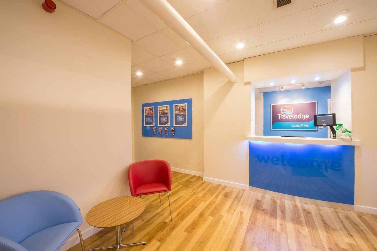 Travelodge Cardiff M4 エクステリア 写真