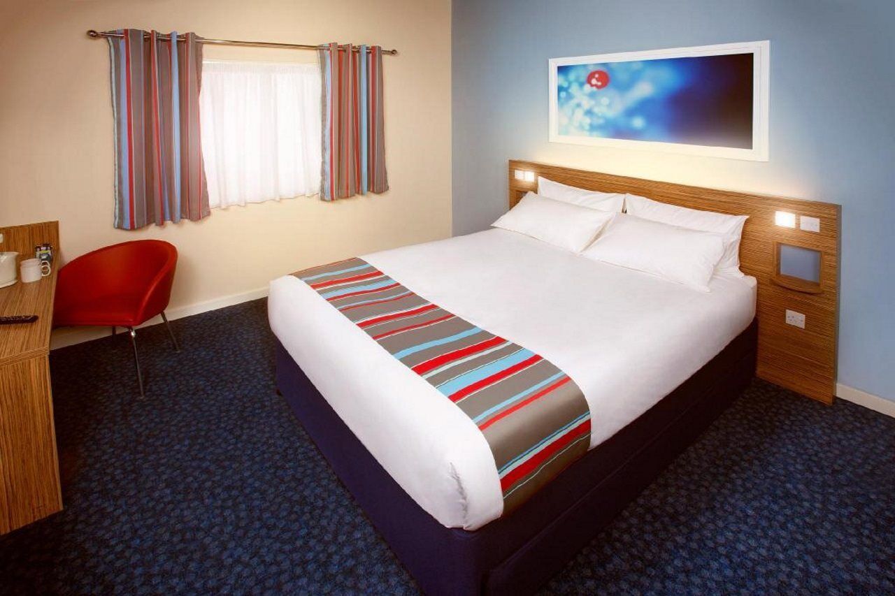 Travelodge Cardiff M4 エクステリア 写真